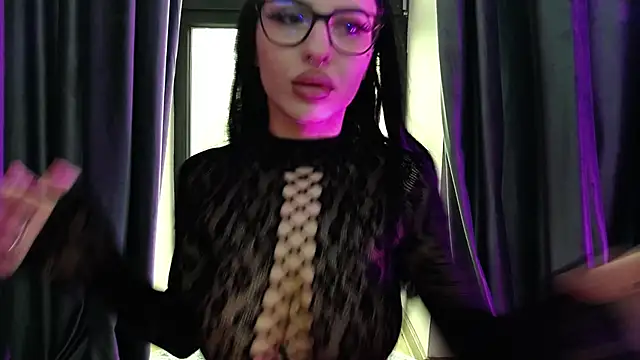 Snapshot of RavenFoxxy chatting on January 19, 2026, 6:39 am RavenFoxxy online show from January 19, 2026, 6:39 am