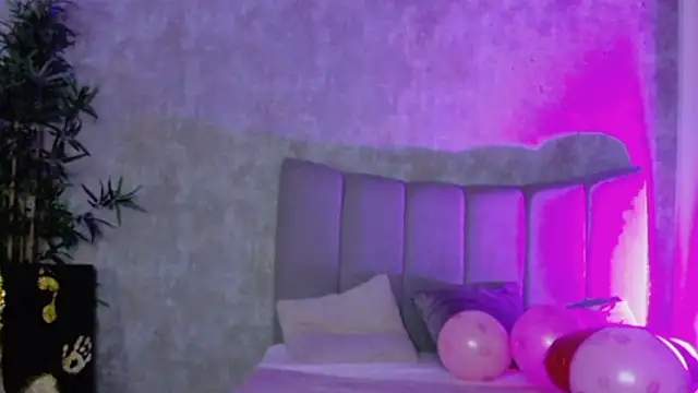 Snapshot of LucyRayy chatting on February 18, 2026, 7:54 pm LucyRayy online show from February 18, 2026, 7:54 pm