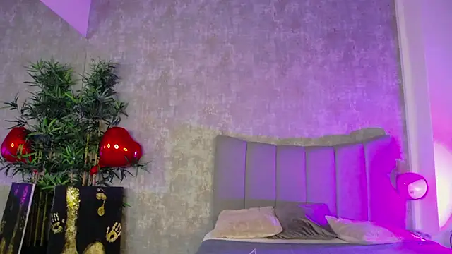 Snapshot of LucyRayy chatting on February 24, 2026, 8:10 pm LucyRayy online show from February 24, 2026, 8:10 pm