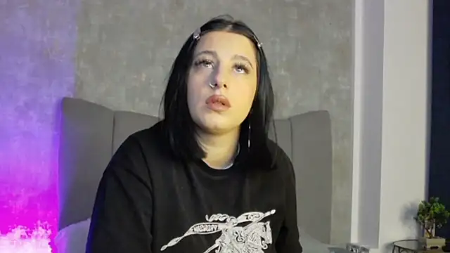 Snapshot of LucyRayy chatting on February 8, 2026, 8:06 pm LucyRayy online show from February 8, 2026, 8:06 pm