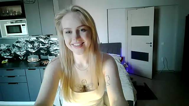 LunaPeony online show from February 23, 2026, 2:24 am