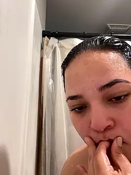 Sexymamalatina20 online show from April 24, 2026, 6:21 pm