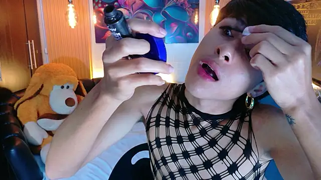 StormLuxX online show from April 12, 2026, 1:47 pm