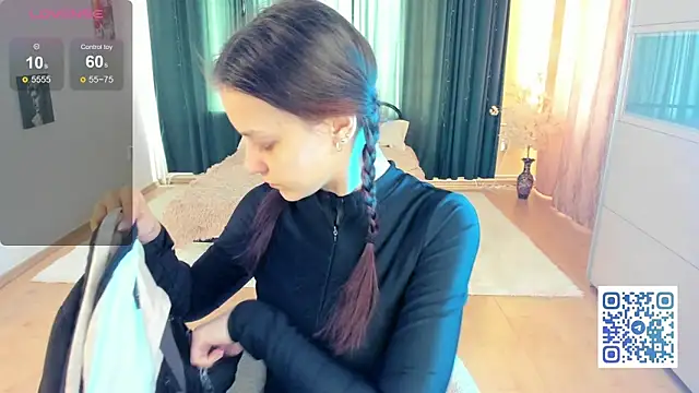 KrisDoeil online show from April 14, 2026, 2:05 am