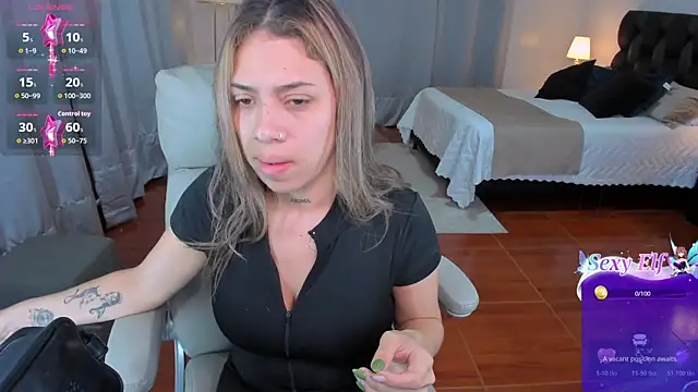 Snapshot of Zara_Wolf_ chatting on February 13, 2026, 11:54 am Zara Wolf online show from February 13, 2026, 11:54 am