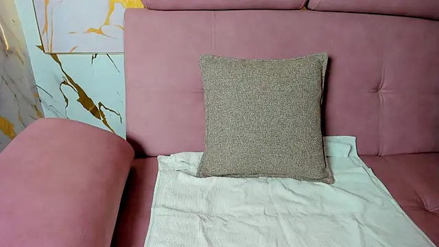 Snapshot of GoldenMusee_ chatting on December 17, 2025, 1:27 pm GoldenMusee online show from December 17, 2025, 1:27 pm