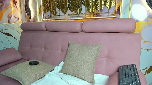 Snapshot of GoldenMusee_ chatting on January 5, 2026, 5:38 pm GoldenMusee online show from January 5, 2026, 5:38 pm