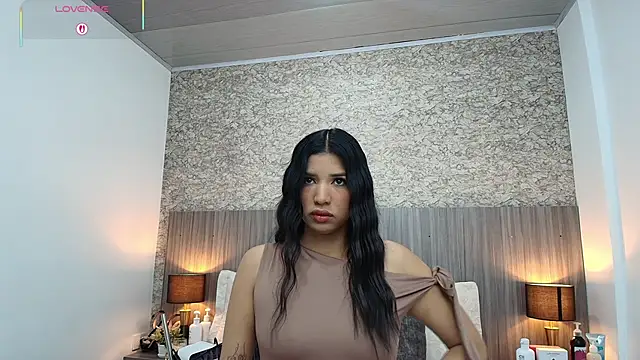 nicol alvarez online show from February 11, 2026, 11:43 am