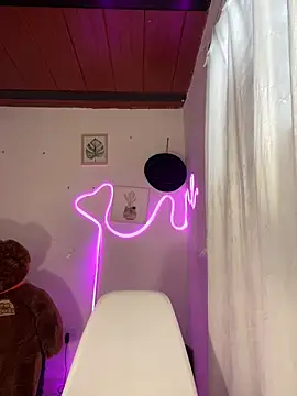 Snapshot of Cynthia_es chatting on February 19, 2026, 5:21 pm Cynthia es online show from February 19, 2026, 5:21 pm