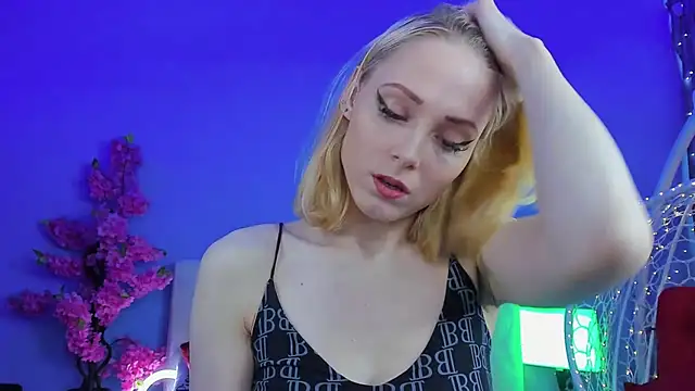 Snapshot of Gina_Gina_love chatting on February 4, 2026, 6:19 am Gina Gina love online show from February 4, 2026, 6:19 am