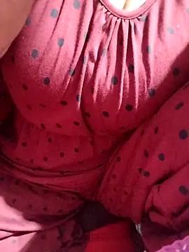 Snapshot of hottyrose69 chatting on January 6, 2026, 4:33 pm hottyrose69 online show from January 6, 2026, 4:33 pm