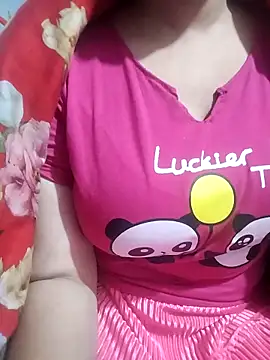 Snapshot of hottyrose69 chatting on February 18, 2026, 3:41 pm hottyrose69 online show from February 18, 2026, 3:41 pm