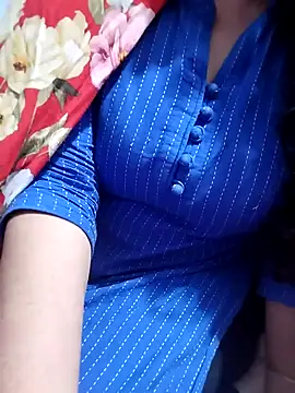 Snapshot of hottyrose69 chatting on January 31, 2026, 10:52 pm hottyrose69 online show from January 31, 2026, 10:52 pm