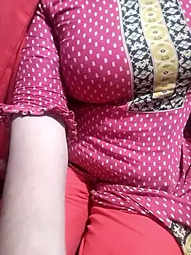 Snapshot of hottyrose69 chatting on January 15, 2026, 8:18 am hottyrose69 online show from January 15, 2026, 8:18 am