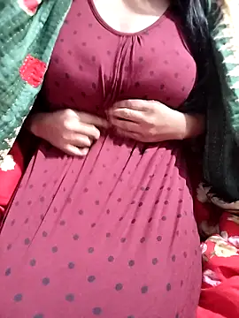 Snapshot of hottyrose69 chatting on January 7, 2026, 4:39 am hottyrose69 online show from January 7, 2026, 4:39 am