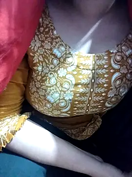 Snapshot of hottyrose69 chatting on December 22, 2025, 1:44 pm hottyrose69 online show from December 22, 2025, 1:44 pm