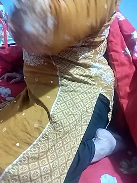 Snapshot of hottyrose69 chatting on January 14, 2026, 8:12 pm hottyrose69 online show from January 14, 2026, 8:12 pm