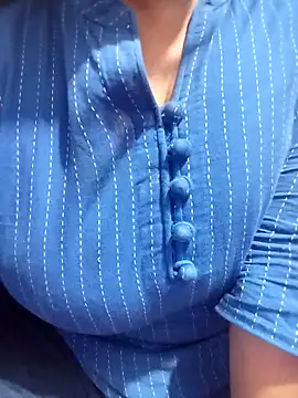 Snapshot of hottyrose69 chatting on February 23, 2026, 7:20 am hottyrose69 online show from February 23, 2026, 7:20 am