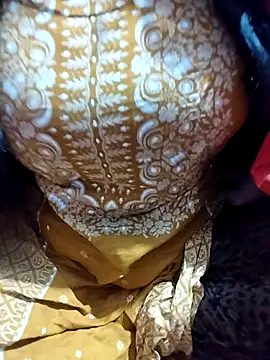 Snapshot of hottyrose69 chatting on January 6, 2026, 2:04 am hottyrose69 online show from January 6, 2026, 2:04 am