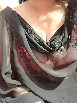 Snapshot of hottyrose69 chatting on February 25, 2026, 3:45 pm hottyrose69 online show from February 25, 2026, 3:45 pm