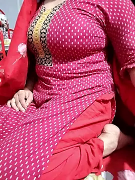 Snapshot of hottyrose69 chatting on January 15, 2026, 10:24 pm hottyrose69 online show from January 15, 2026, 10:24 pm