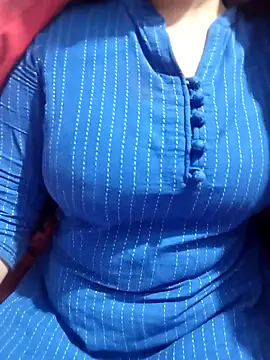 Snapshot of hottyrose69 chatting on February 16, 2026, 5:00 pm hottyrose69 online show from February 16, 2026, 5:00 pm