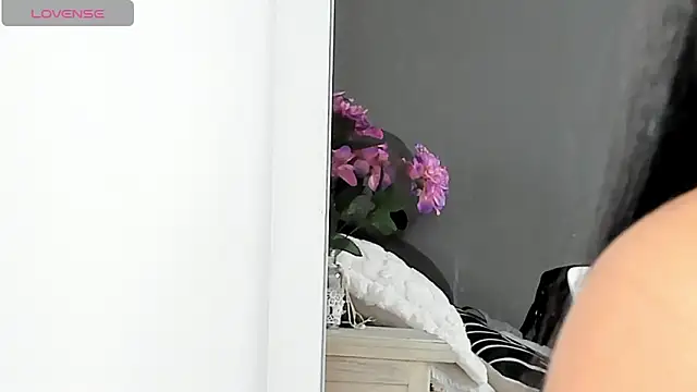 lya  brown online show from February 3, 2026, 1:05 pm