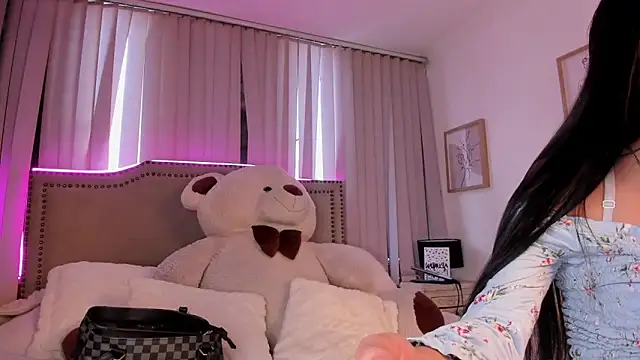 lya  brown online show from April 14, 2026, 11:37 am