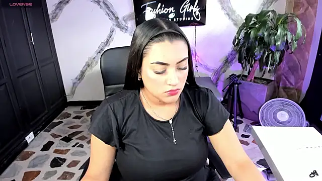 melodysnow  online show from December 2, 2025, 9:49 pm