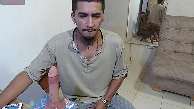 Snapshot of maxI_dick33 chatting on May 4, 2026, 2:20 pm maxI dick33 online show from May 4, 2026, 2:20 pm