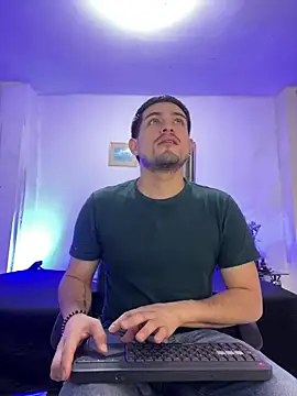 williamsmiiths16 online show from March 26, 2026, 11:19 am