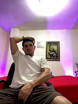 Snapshot of williamsmiiths16 chatting on December 21, 2025, 4:19 pm williamsmiiths16 online show from December 21, 2025, 4:19 pm