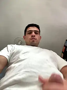 Snapshot of williamsmiiths16 chatting on January 7, 2026, 5:18 pm williamsmiiths16 online show from January 7, 2026, 5:18 pm