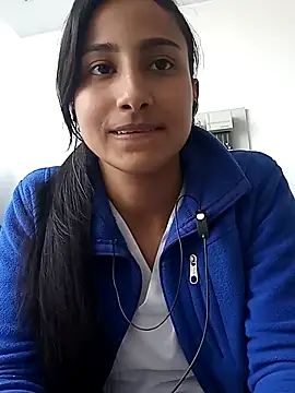 Vera Luna  online show from December 17, 2025, 6:02 pm