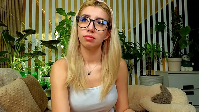 Snapshot of FlowweerGirl chatting on December 5, 2025, 9:01 pm FlowweerGirl online show from December 5, 2025, 9:01 pm