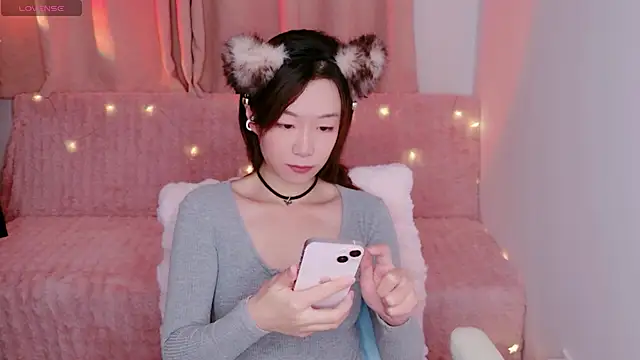 xiaomaoyouyou online show from December 18, 2025, 3:27 pm