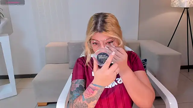 MadisonKane online show from November 2, 2025, 11:26 am