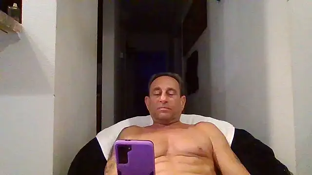 johnnymarino1010 online show from April 28, 2026, 4:06 am