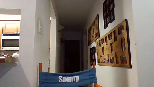 johnnymarino1010 online show from December 14, 2025, 7:52 pm