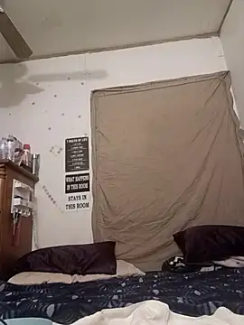 snowbird1117 online show from February 8, 2026, 5:05 am