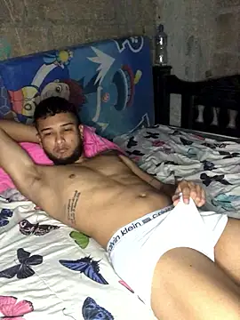 modeloxtz online show from January 9, 2026, 5:20 pm