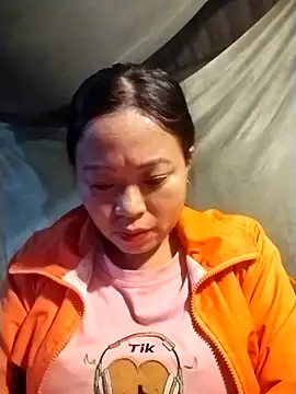 Snapshot of AlilaK2 chatting on December 5, 2025, 10:47 am AlilaK2 online show from December 5, 2025, 10:47 am