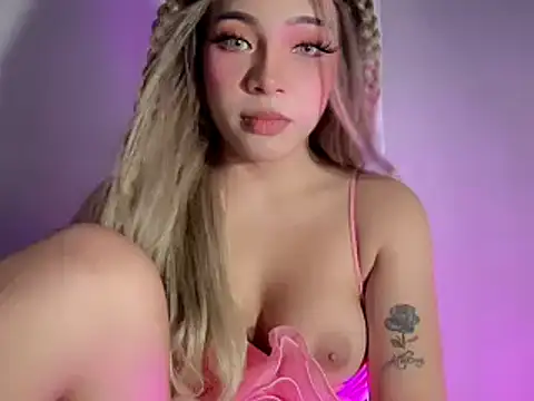 Snapshot of Soffywantsyou18 chatting on February 17, 2026, 10:56 am Soffywantsyou18 online show from February 17, 2026, 10:56 am