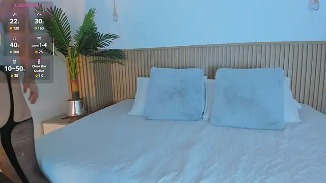 Snapshot of Lily_Cole27 chatting on December 19, 2025, 11:45 am Lily Cole27 online show from December 19, 2025, 11:45 am