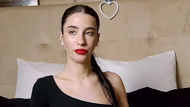 AmeliaJunee online show from December 18, 2025, 1:04 pm