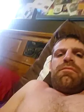 Legtrembler1 online show from February 12, 2026, 7:57 pm