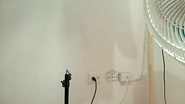 Snapshot of Elizabetth_Roman chatting on February 15, 2026, 9:47 pm Elizabetth Roman online show from February 15, 2026, 9:47 pm