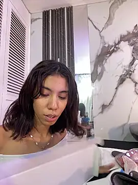 BellaHarpeer online show from June 1, 2026, 7:13 pm