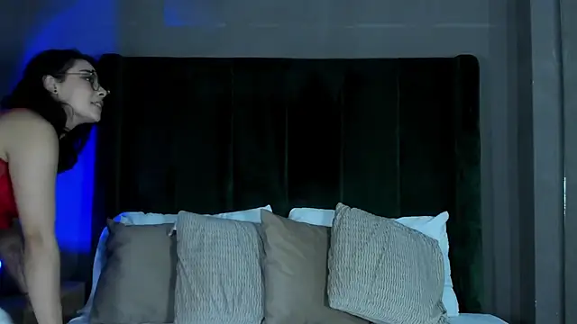 TaniaRedd  online show from March 3, 2026, 1:51 pm