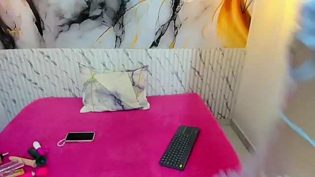 VioletaSweett1 online show from February 10, 2026, 6:40 pm